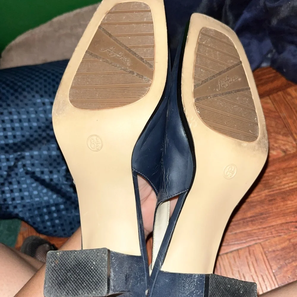 Sleek Black Heels with Square Toe Design - Picture 4 of 5